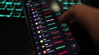 El mercado cripto cae por tercer trimestre, pero el uso sigue creciendo