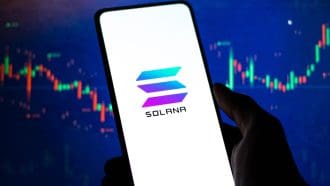 Solana sube 12% y Wall Street entra con fuerza en la moneda