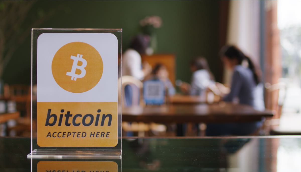 5 cosas raras que puedes comprar con cripto, hasta viajes al espacio