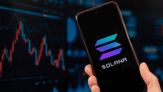 La paradoja de Solana: Récords de red históricos mientras cae un 33%