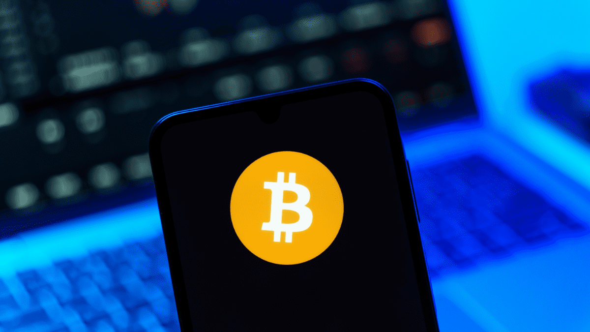 El precio de Bitcoin toca fondo: Analista prevé una subida hacia los $100.000