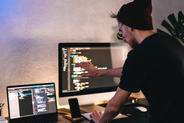 El exchange convierte a los primeros 2500 españoles que se registran en millonarios de SHIB