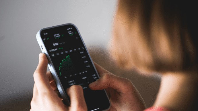 Telefoon crypto grafiek