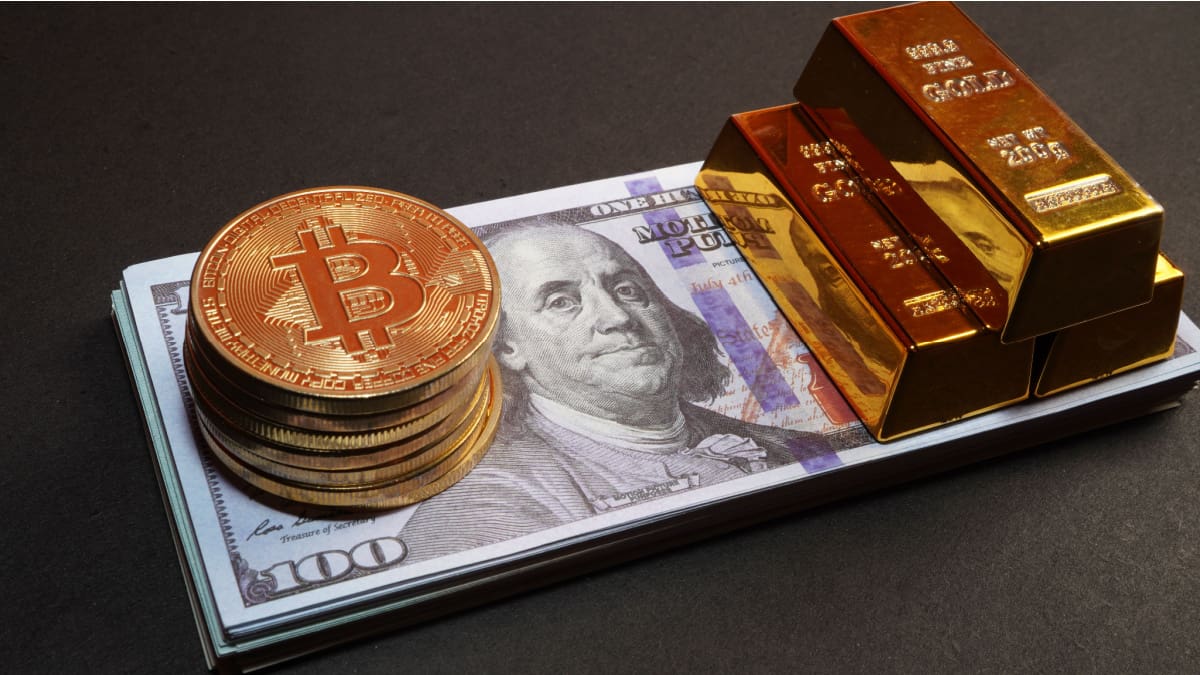 Bitcoin pierde terreno, el oro gana: por qué ahora se están separando