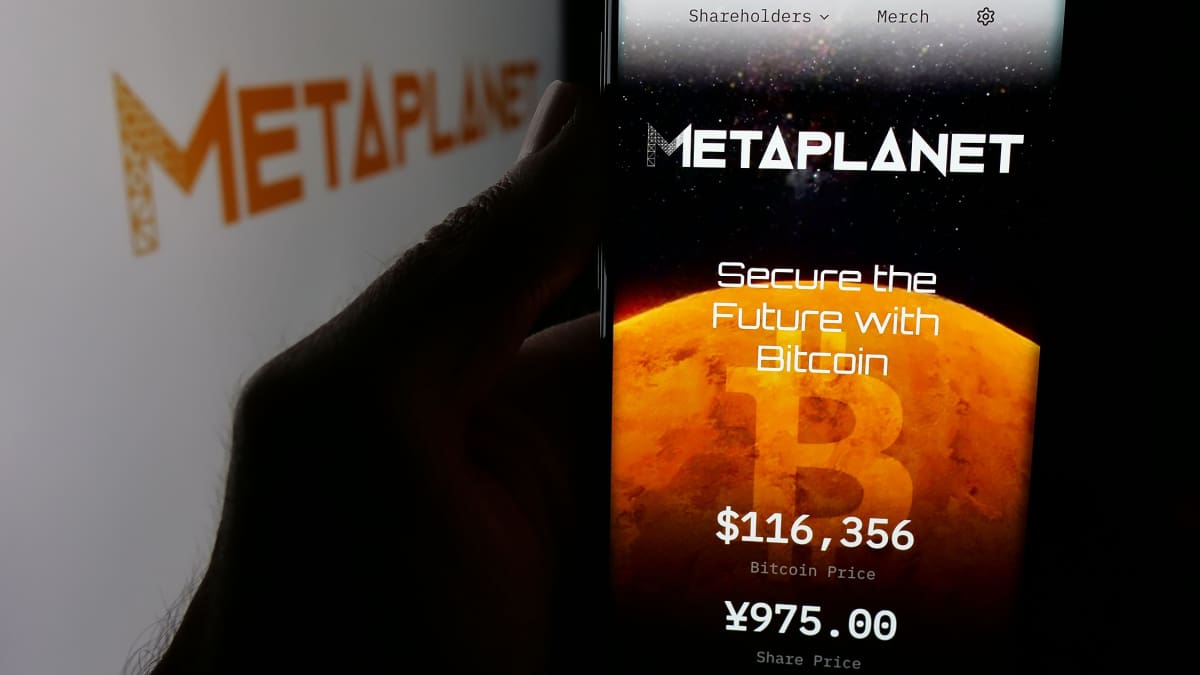 La empresa gana millones con Bitcoin, pero sus acciones se desploman