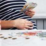Esto es lo rico que será tu hijo a los 18 si inviertes €3000 al nacer