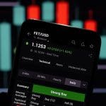 Criptomoneda de IA sube 42% tras anuncio de demanda judicial