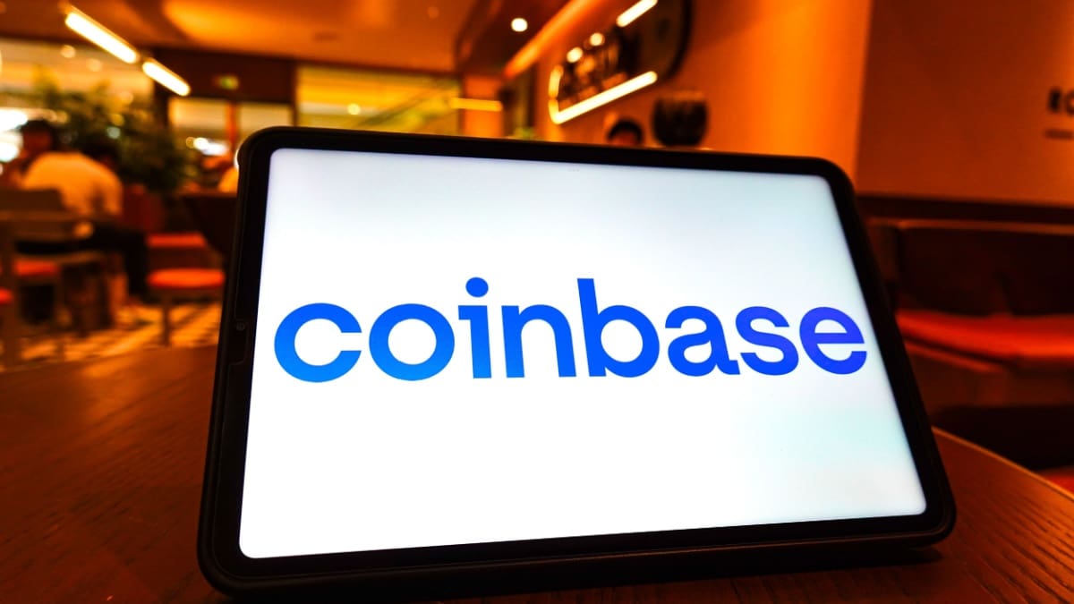 CEO bajo fuego: ¿Por qué los clientes de Coinbase corren el riesgo de ser estafados?