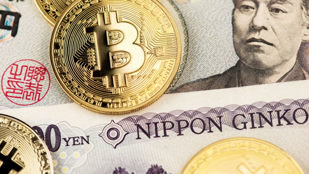 El precio de bitcoin sigue de repente el camino del yen japonés