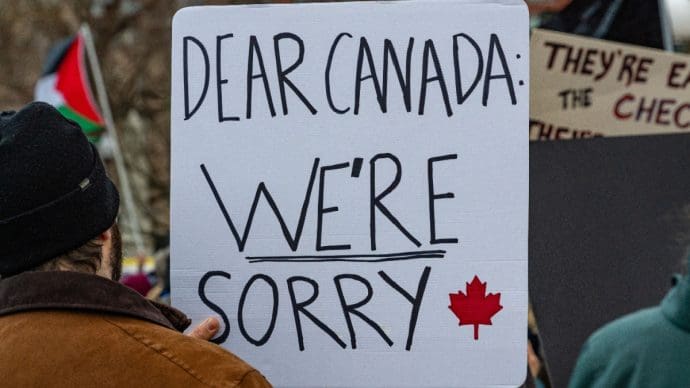 Bitcoin cae tras amenaza de aranceles de importación del 100% para Canadá