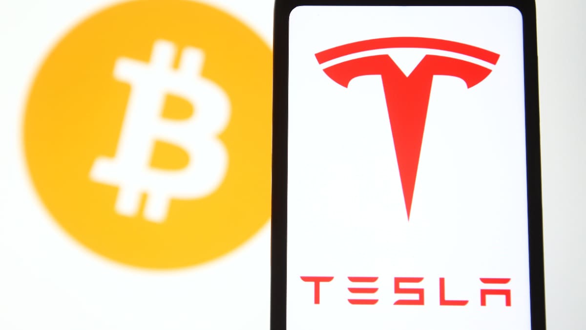 Tesla no vendió Bitcoin en el cuarto trimestre pese a pérdidas contables