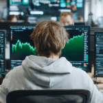 Hombre predijo la caída de bitcoin y gana millones