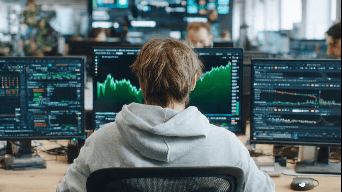 Hombre predijo la caída de bitcoin y gana millones