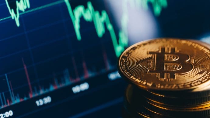 Bitcoin supera a las bolsas durante la creciente tensión en Irán