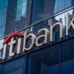 Banco recorta previsiones de Bitcoin y Ethereum por retrasos en EE. UU.