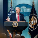 Trump retrasa escalada con Irán 5 días, sube bitcoin