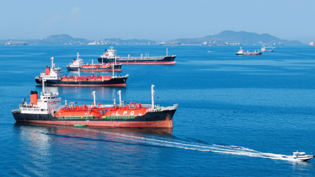 Estafadores de Bitcoin acechan ahora a buques en el Estrecho de Ormuz