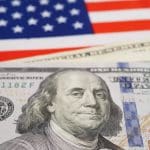 EE. UU. crea 250.000 empleos en abril: El dólar se fortalece y presiona al BTC