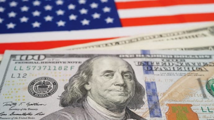 EE. UU. crea 250.000 empleos en abril: El dólar se fortalece y presiona al BTC