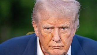 Cripto de Trump bajo fuego, pero las ballenas compran masivamente