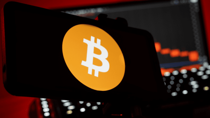 Bitcoin sufre un 'flash crash' tras registrar la segunda mayor salida de BlackRock