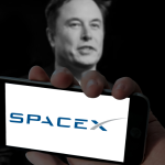 Foto van Elon Musk en SpaceX logo