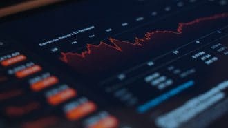 Crypto Rewind: Zcash se desploma, IA prevé presión sobre XRP y bitcoin