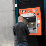 Tipos de ahorro bajos: los españoles se pasan a una alternativa con «bonus» del 8%