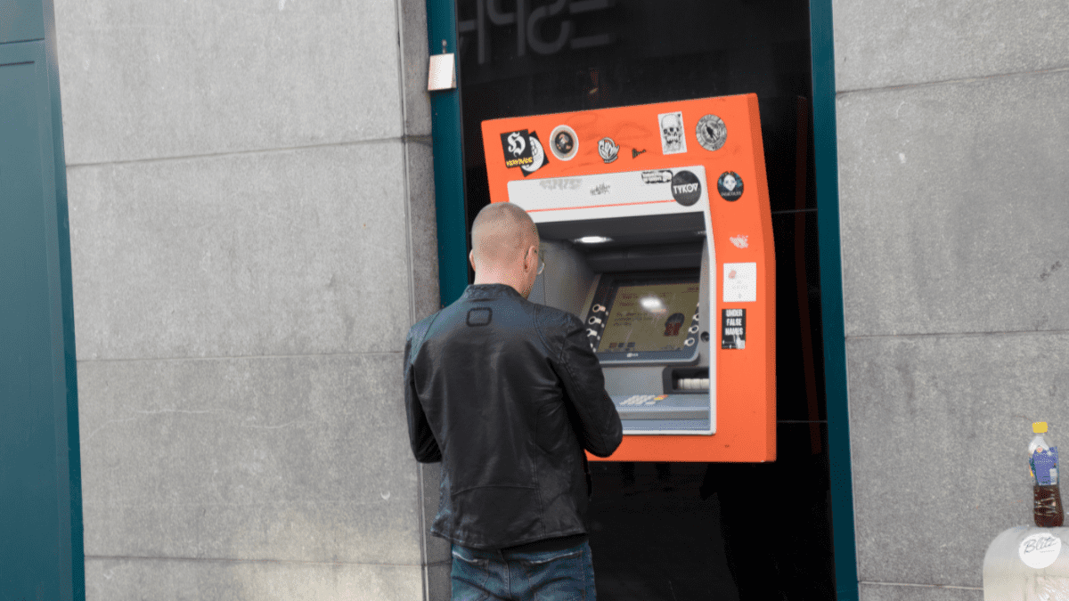 Tipos de ahorro bajos: los españoles se pasan a una alternativa con «bonus» del 8%