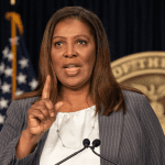 Letitia-James-tijdens-toespraak