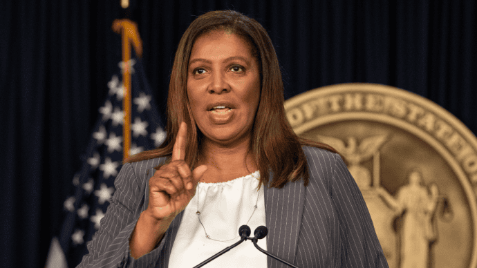 Letitia-James-tijdens-toespraak