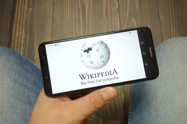 Wikipédia influence négativement la perception de la crypto par l'IA
